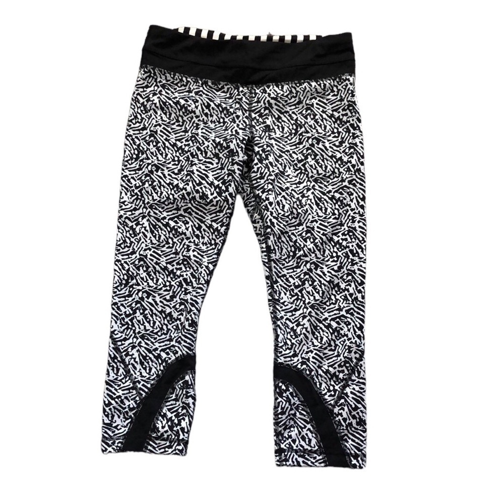 Lululemon Womens Run Inspire Crop Sz 8 Black White Print Workout Exercise Run